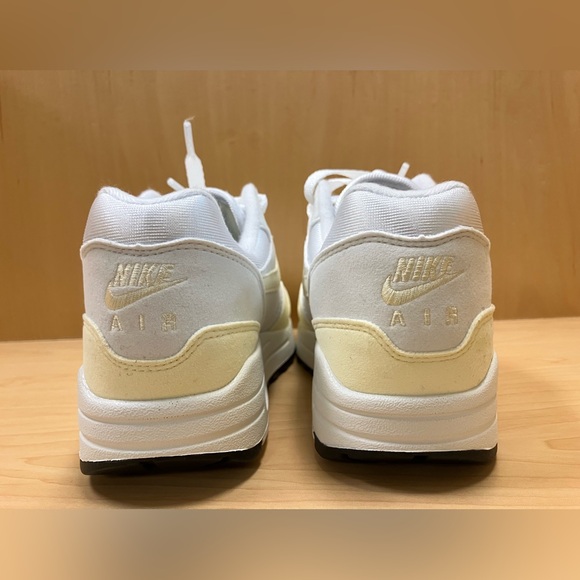 Nike Air Max 1
White Alabaster (Women's) - Picture 4 of 8